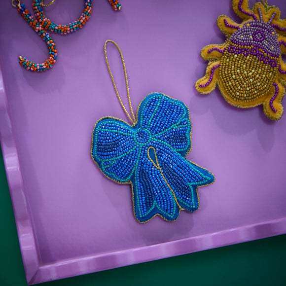 Carousel navigation image position 2 of 3