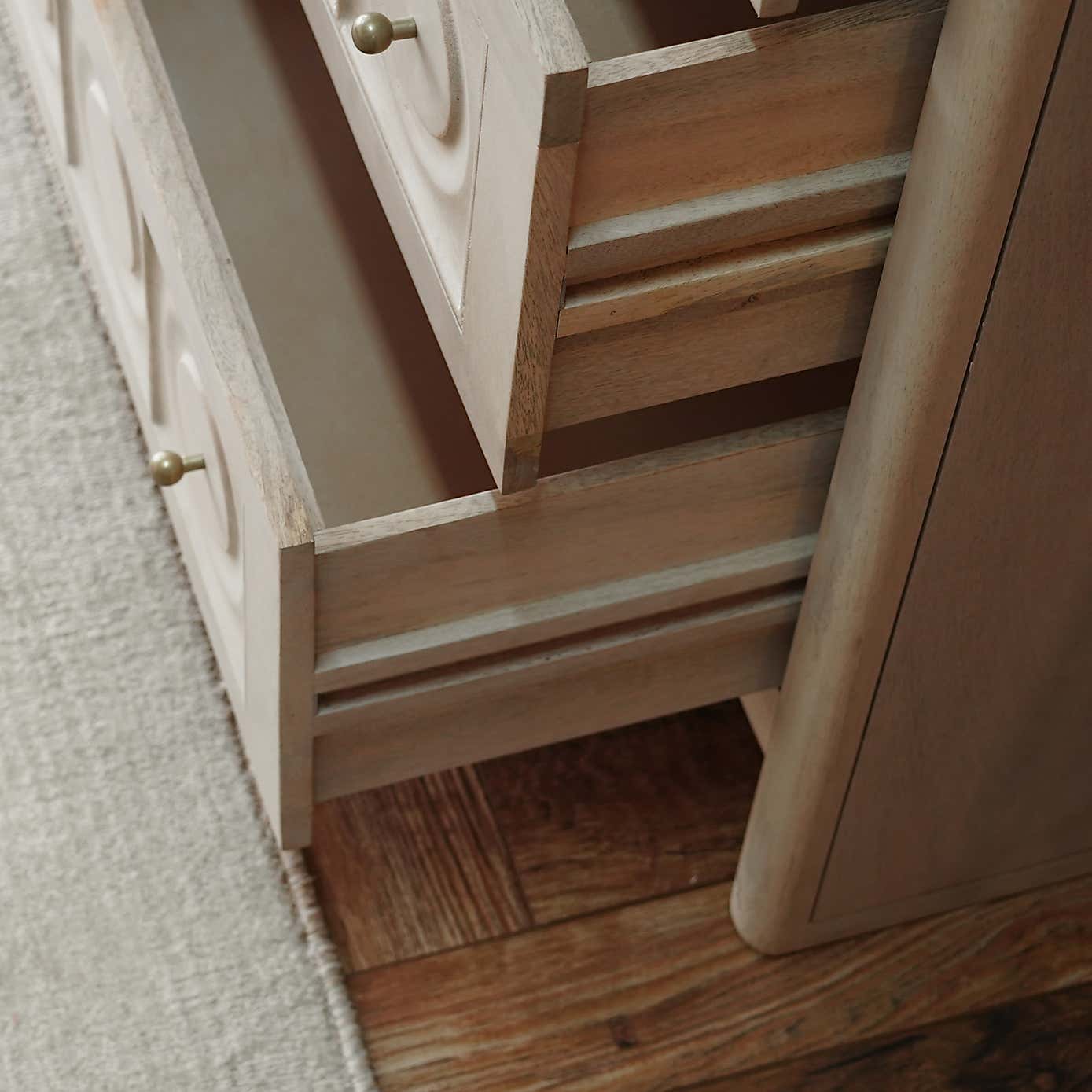 Carousel zoom image position 3 of 4