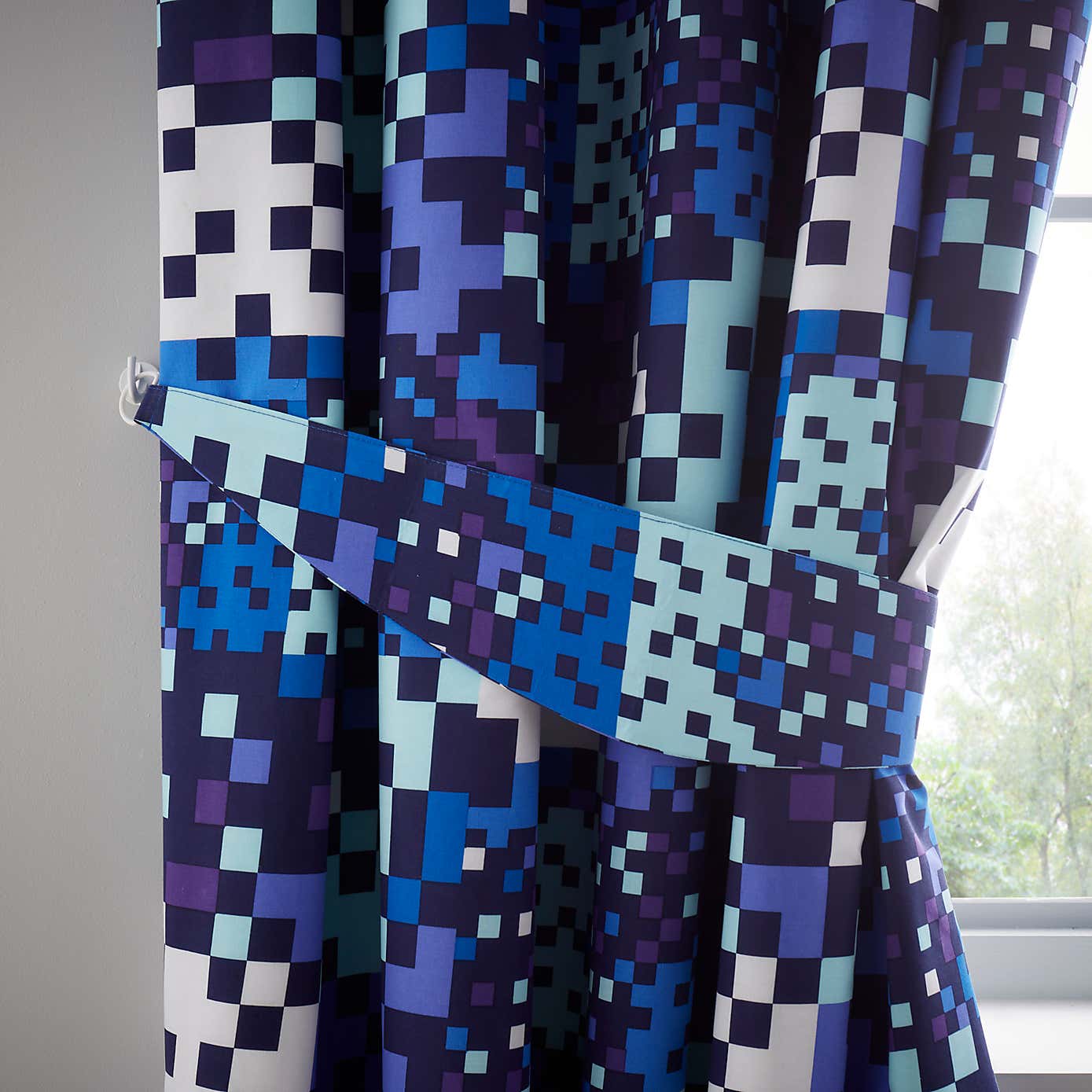 Carousel zoom image position 3 of 3