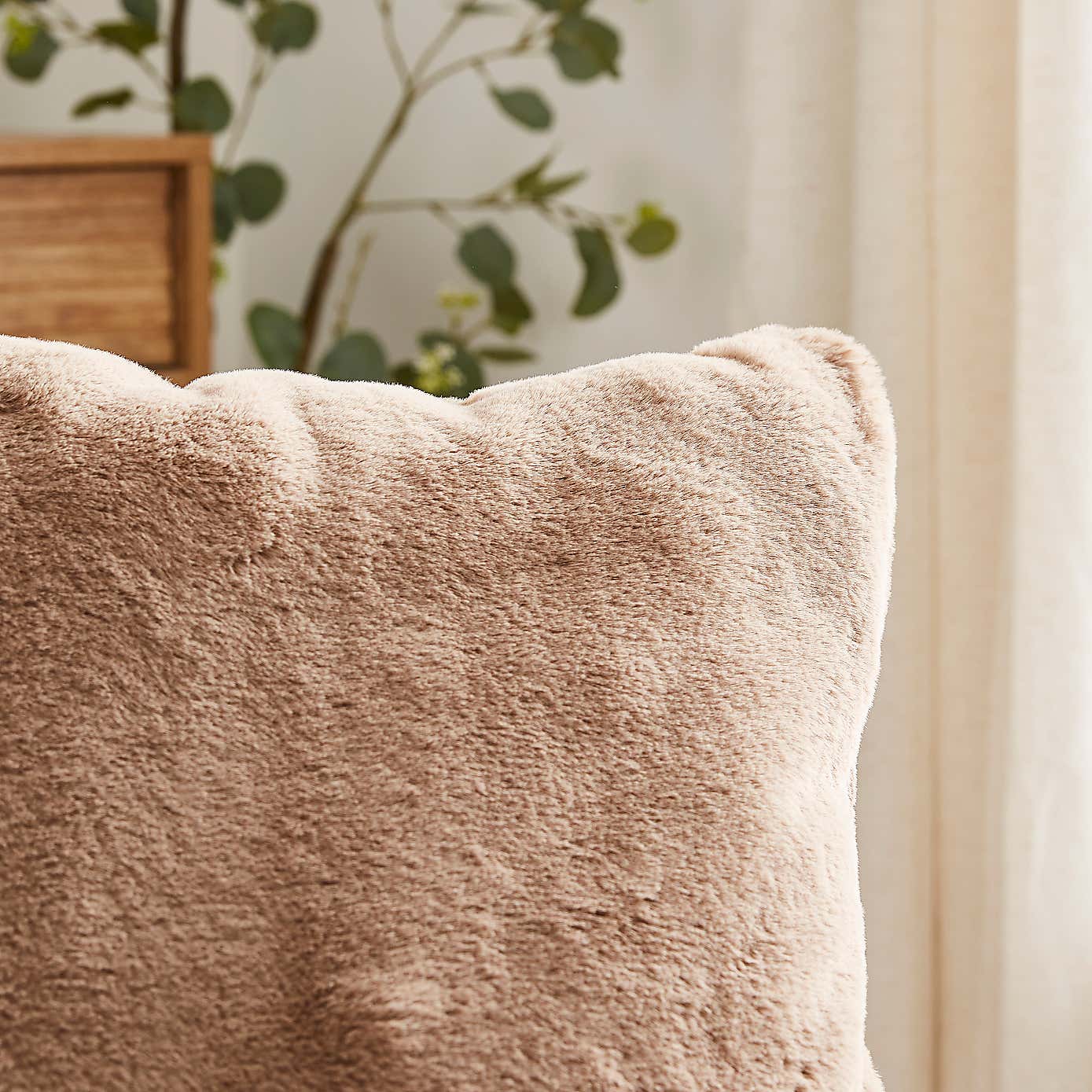 Carousel zoom image position 2 of 3