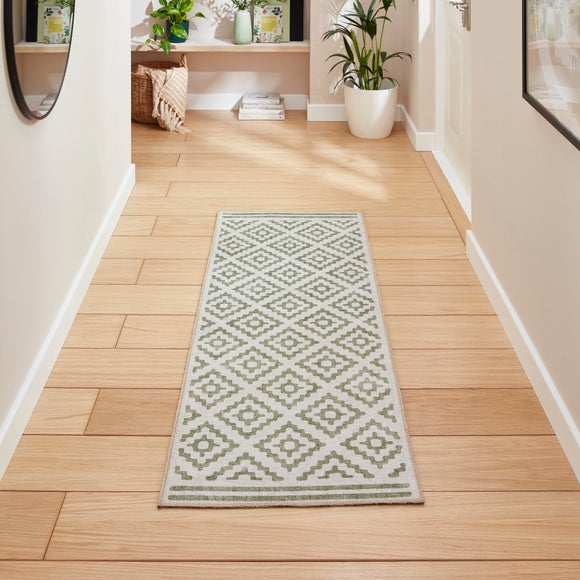 Coral Diamond Runner