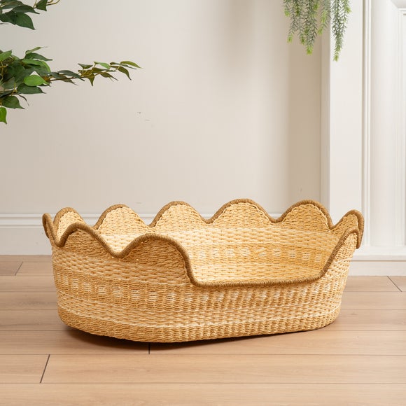 Natural Scallop Woven Pet Bed