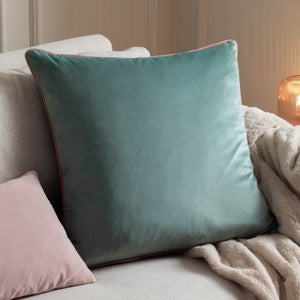 Furn. Square Cushion