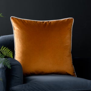 Furn. Square Cushion