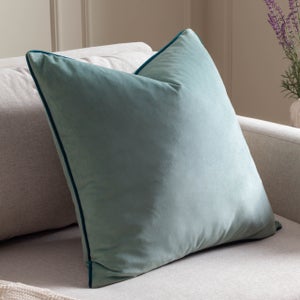 Furn. Square Cushion