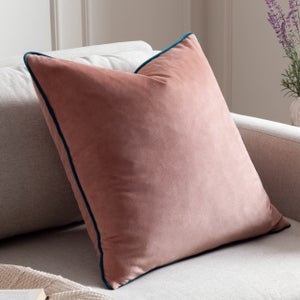 Furn. Square Cushion