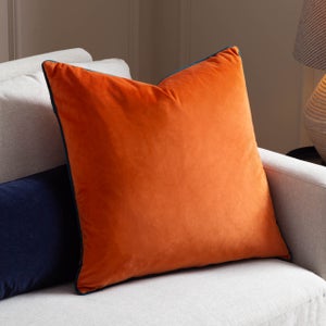 Furn. Square Cushion