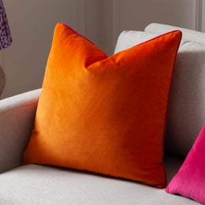 Furn. Square Cushion