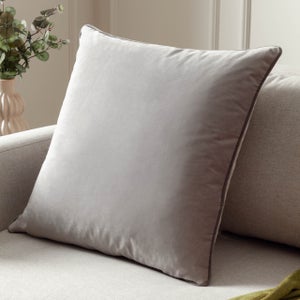 Furn. Square Cushion