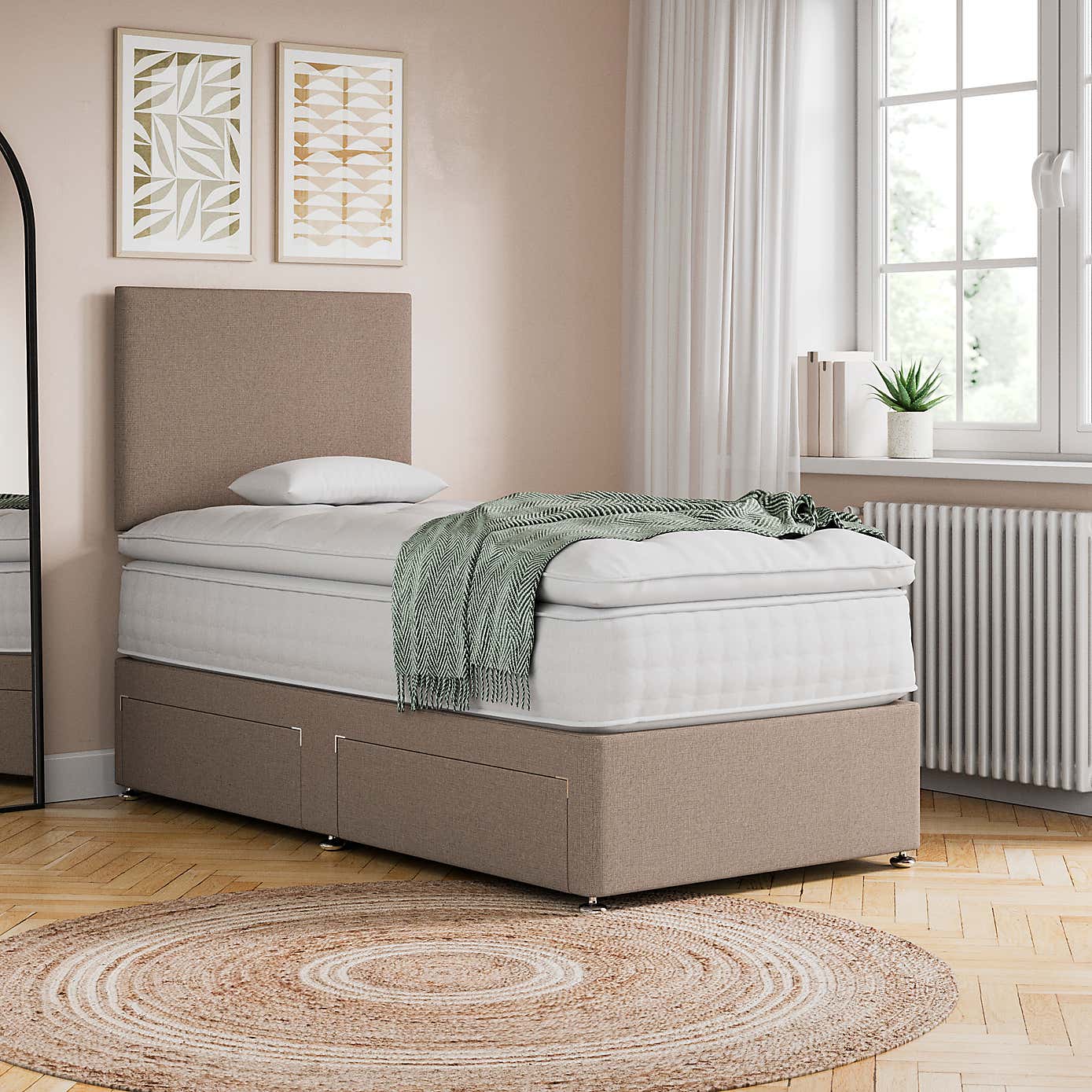 Carousel zoom image position 1 of 3