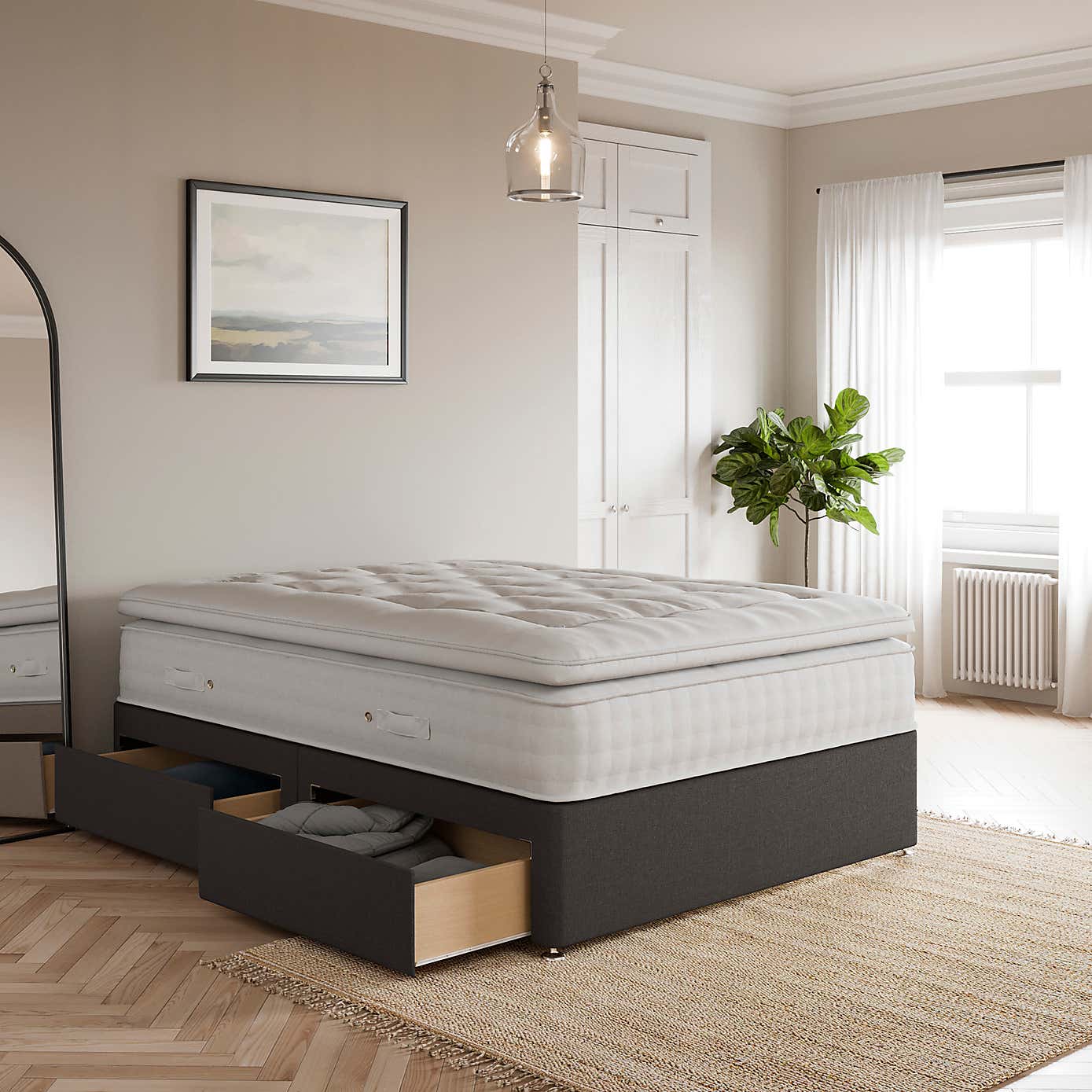 Carousel zoom image position 2 of 3