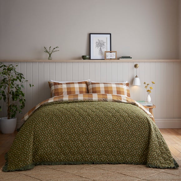 Floral Frilled Bedspread