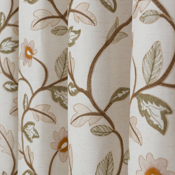 Carousel navigation image position 3 of 8