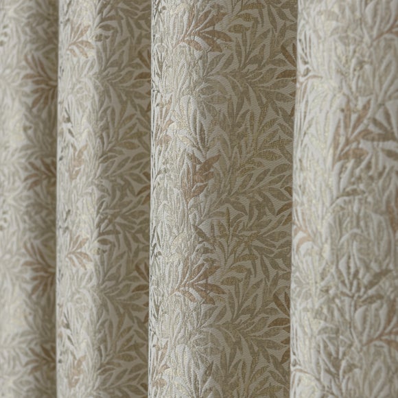 Carousel navigation image position 3 of 8