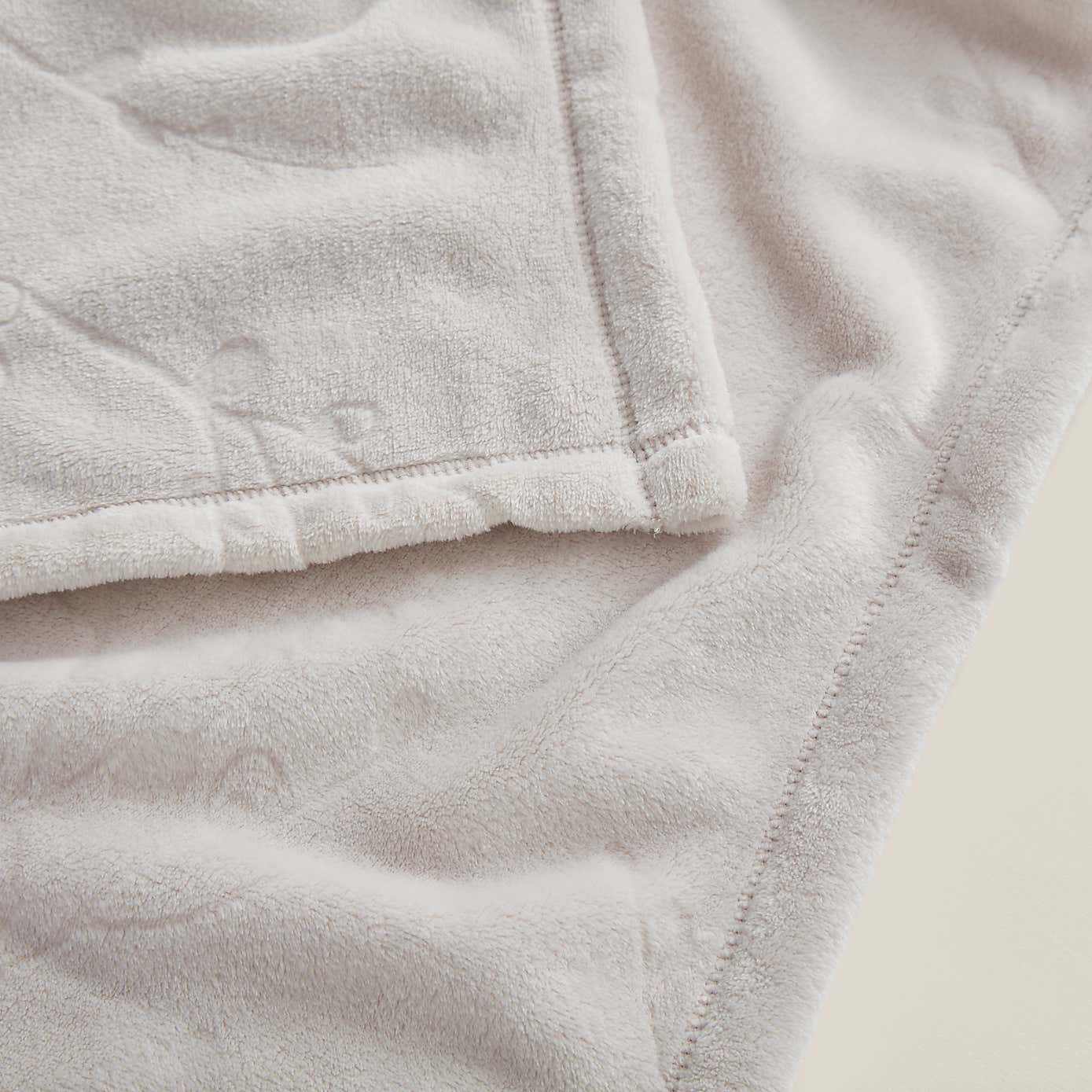 Carousel zoom image position 2 of 3