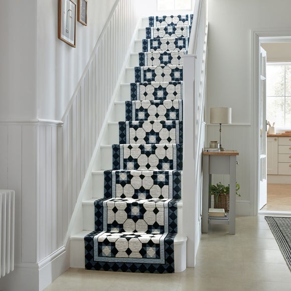 Daisy Tile Patterned Geometric Stair Runner