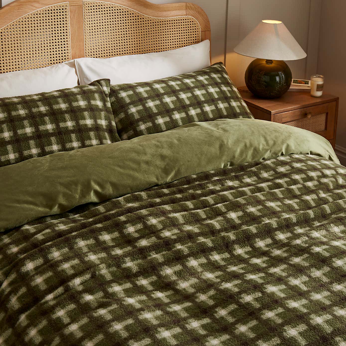 Carousel zoom image position 2 of 6