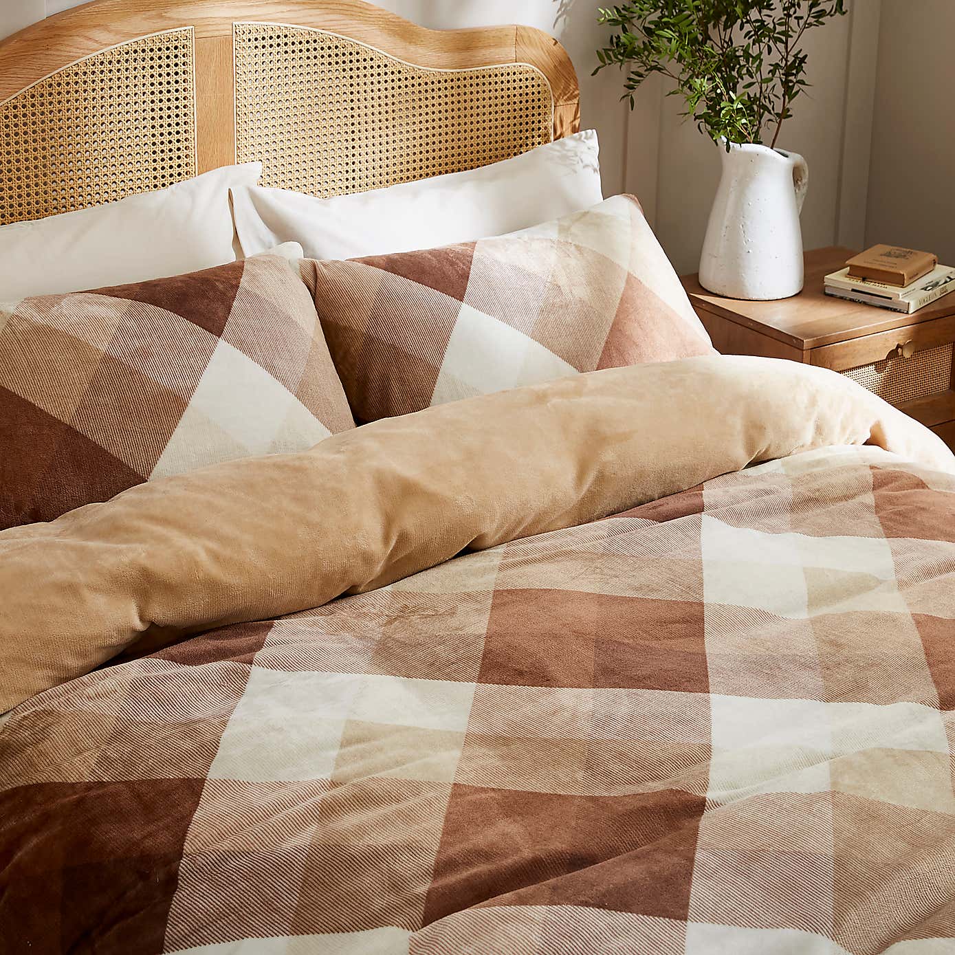 Carousel zoom image position 3 of 7