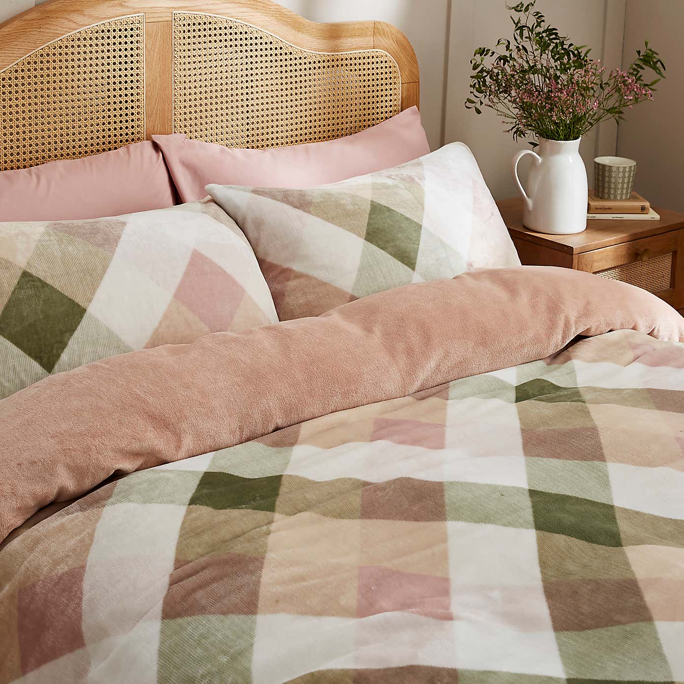 Carousel zoom image position 3 of 7