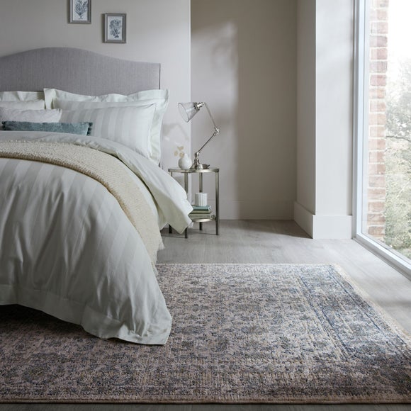 Remy Traditional Floral Rug