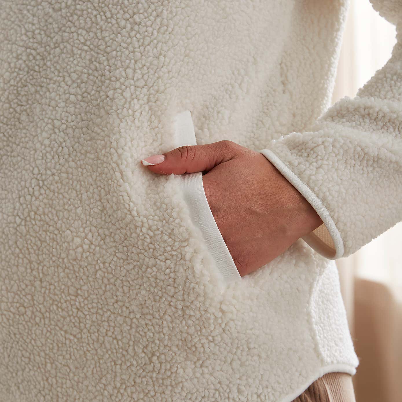 Carousel zoom image position 2 of 3