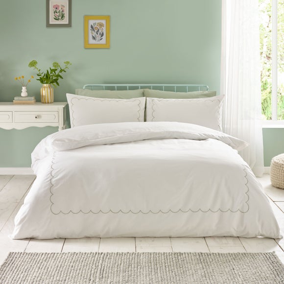 Catherine Lansfield Scallop Border Duvet Cover Pillowcase Set