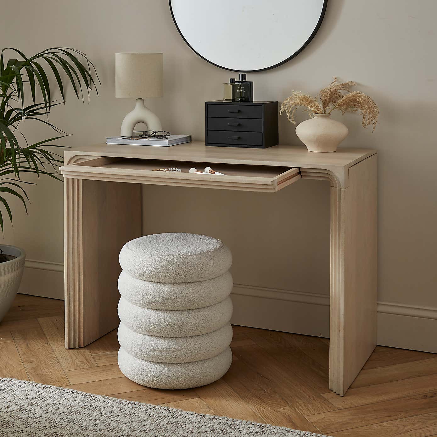 Carousel zoom image position 2 of 7