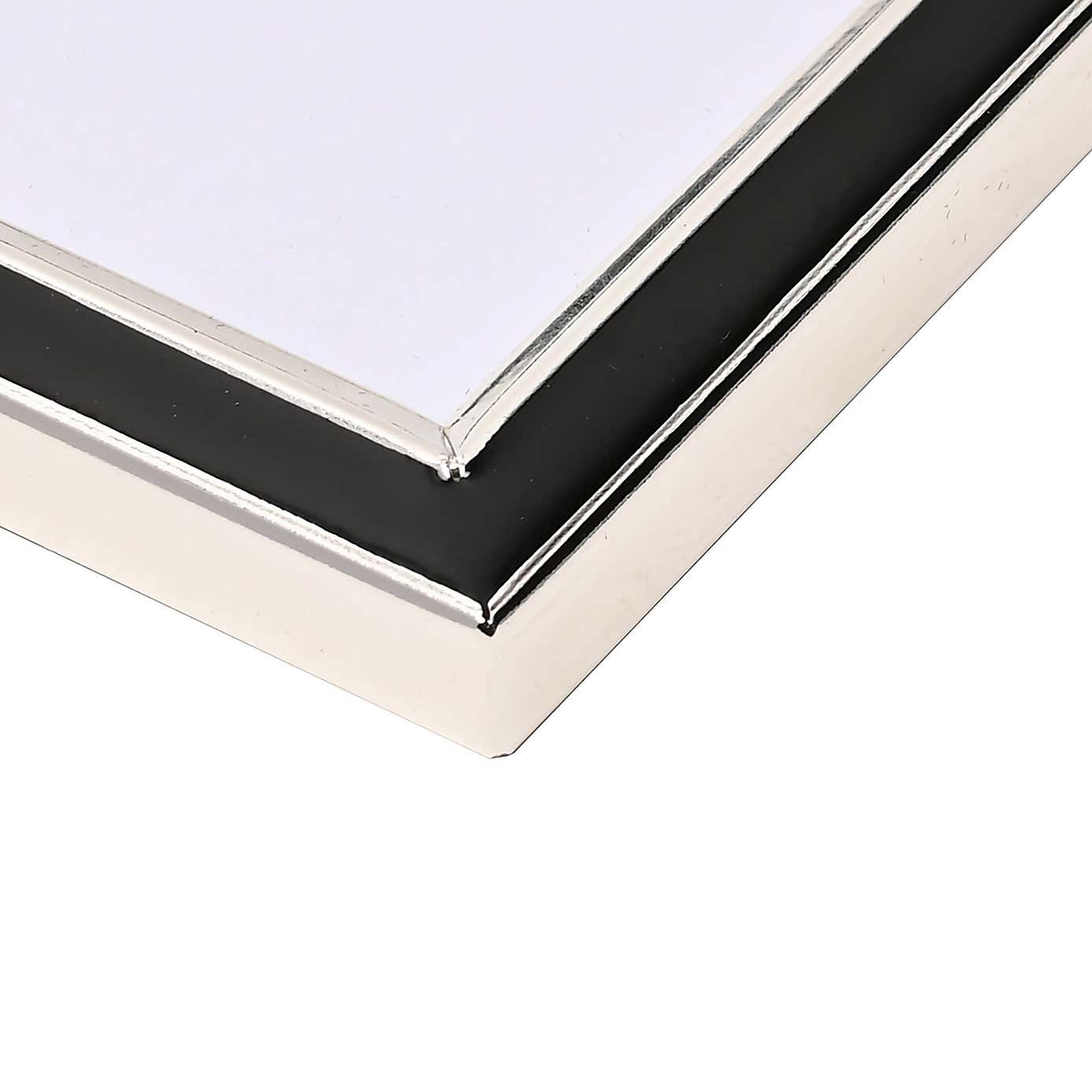 Carousel zoom image position 2 of 3