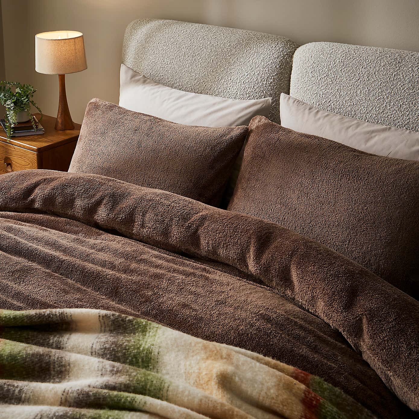 Carousel zoom image position 2 of 6