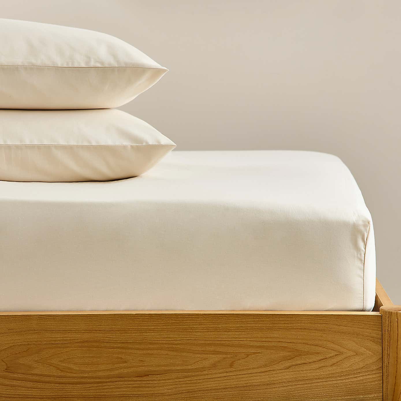 Carousel zoom image position 2 of 3