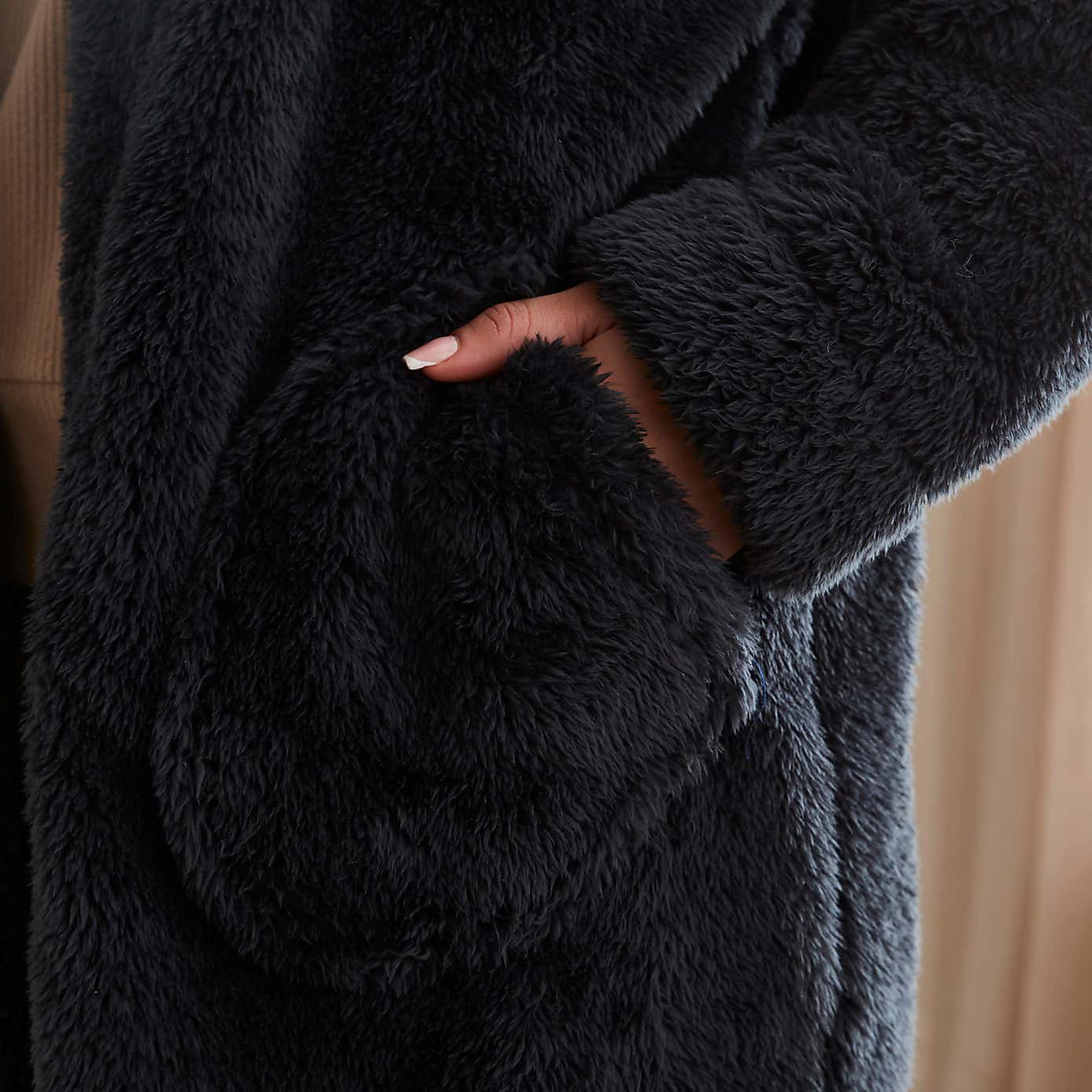 Carousel zoom image position 2 of 3