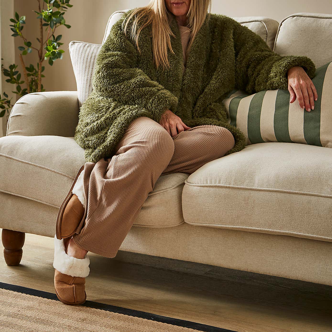 Carousel zoom image position 2 of 4