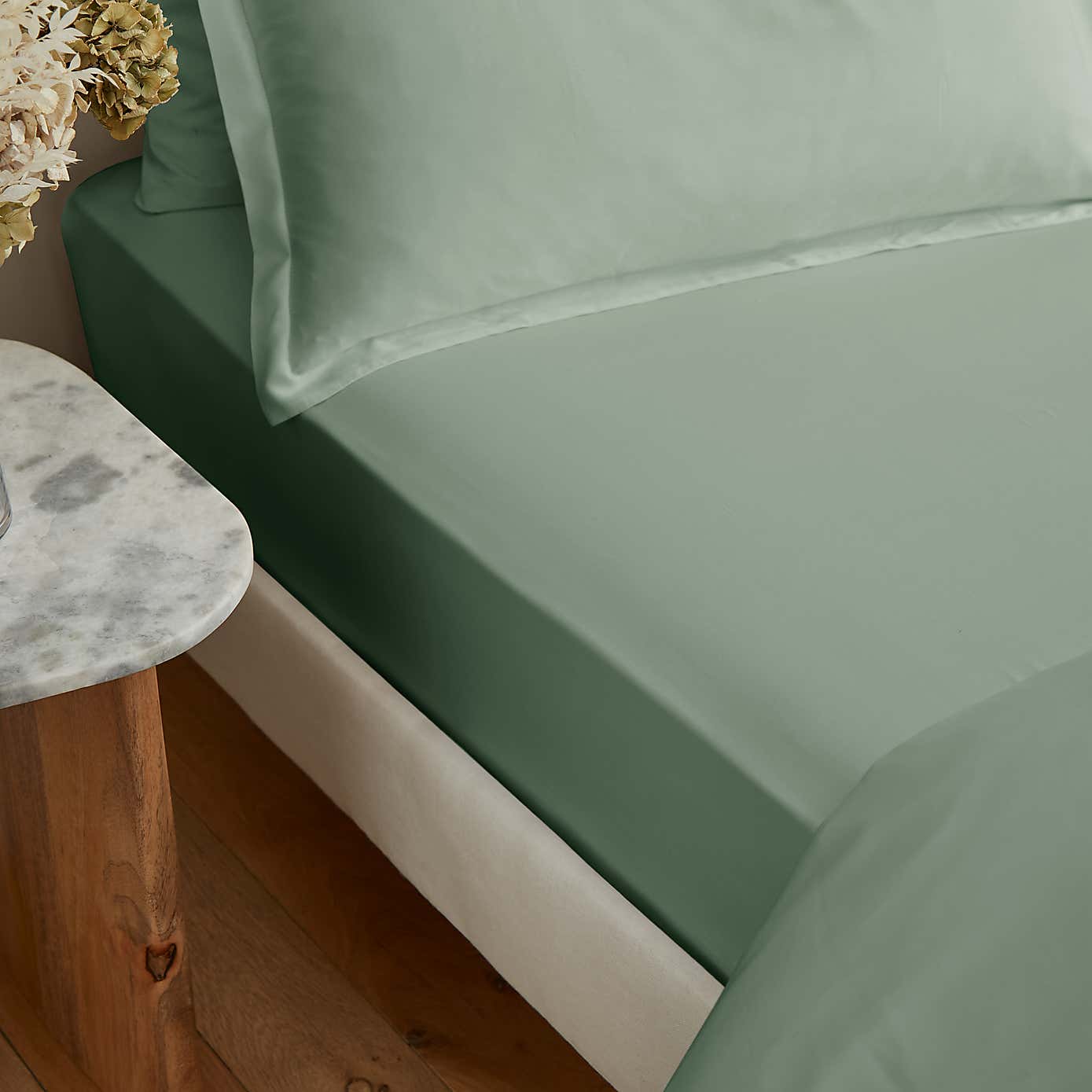 Carousel zoom image position 1 of 3