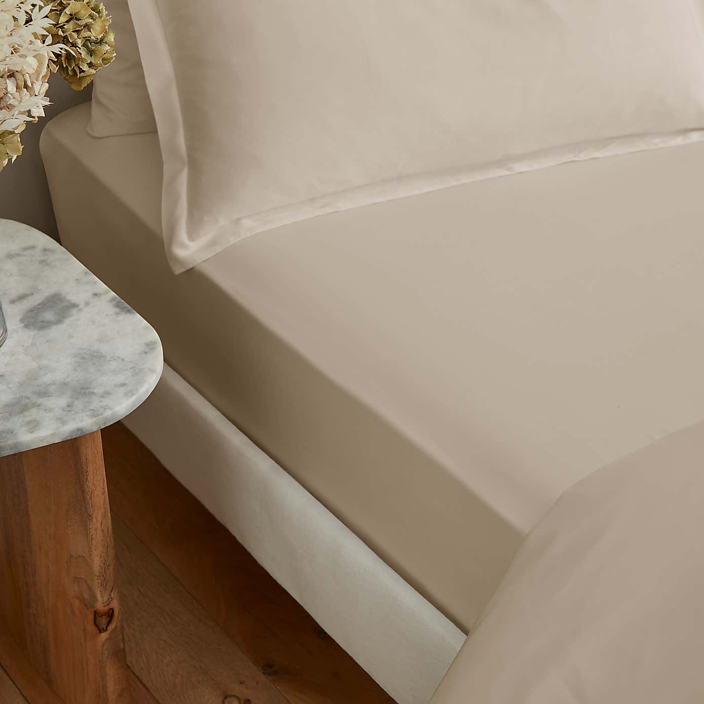 Carousel zoom image position 1 of 3