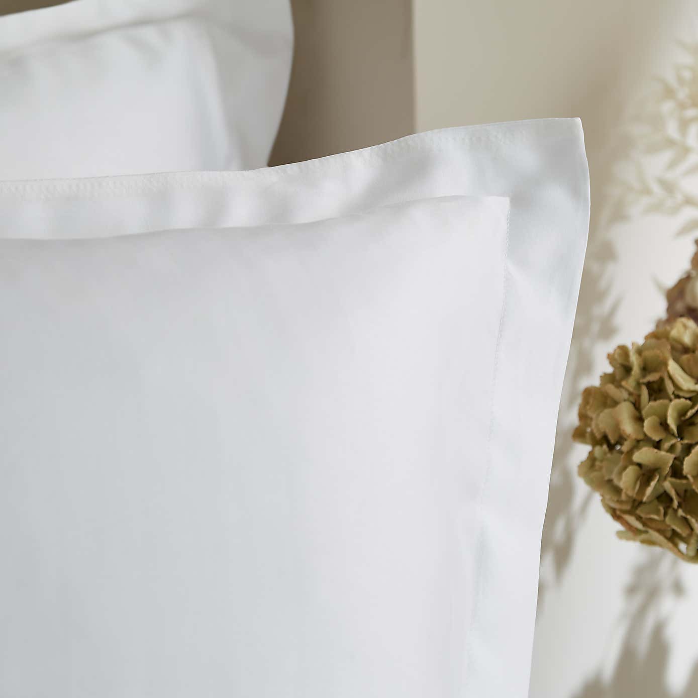 Carousel zoom image position 2 of 3