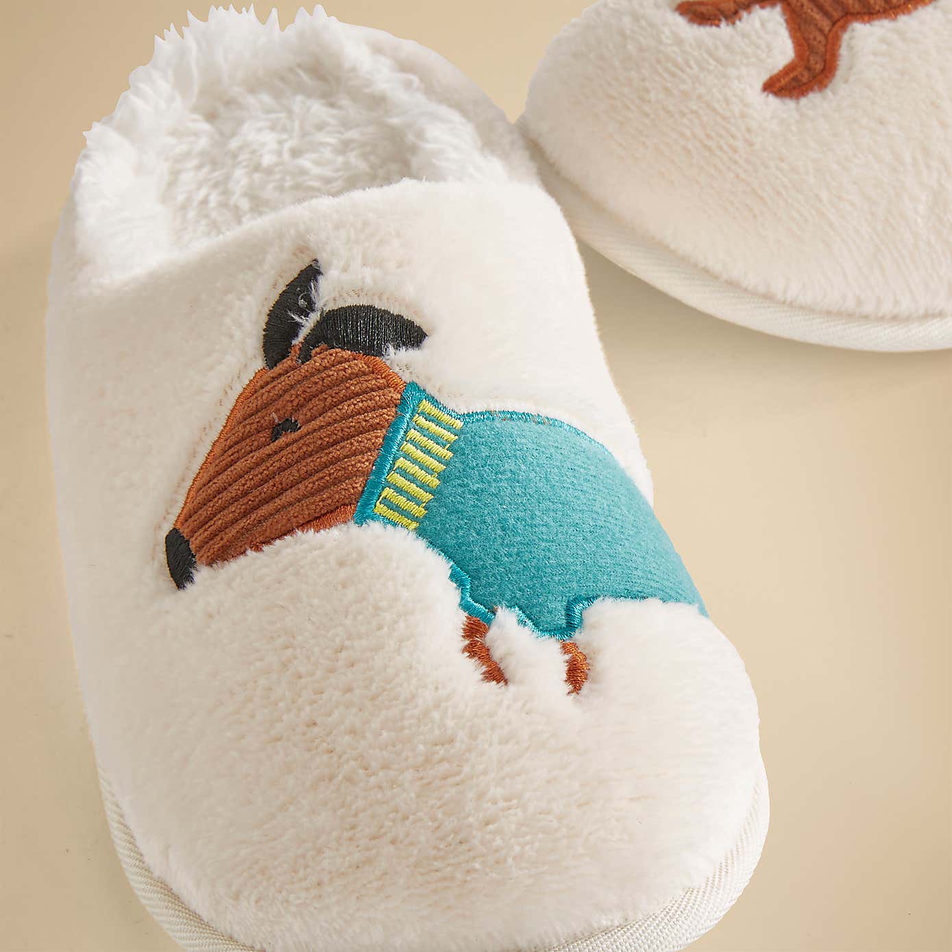 Carousel zoom image position 2 of 3