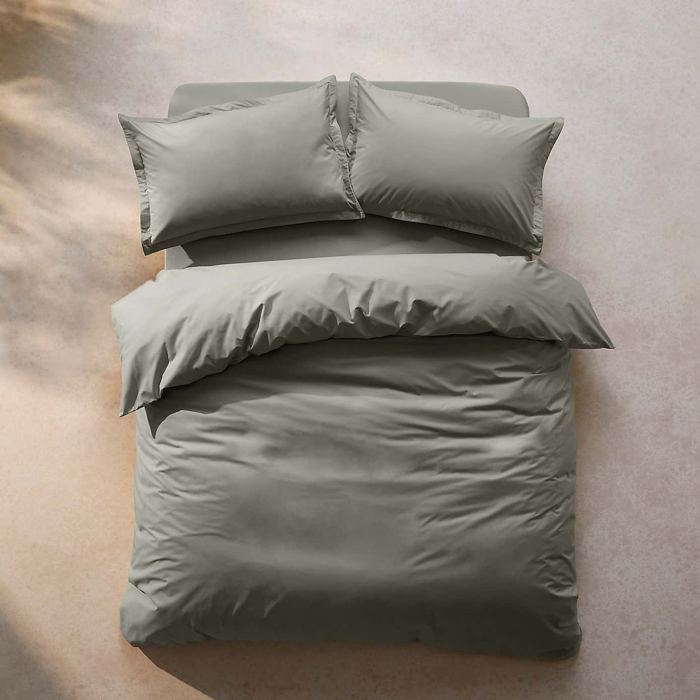 Carousel zoom image position 2 of 3