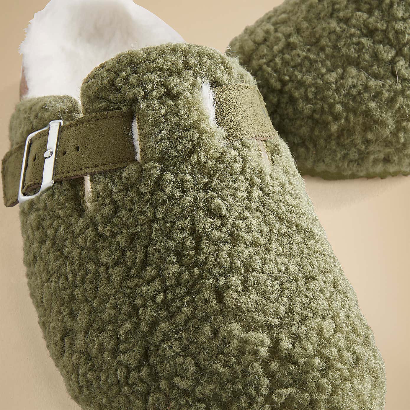 Carousel zoom image position 2 of 3