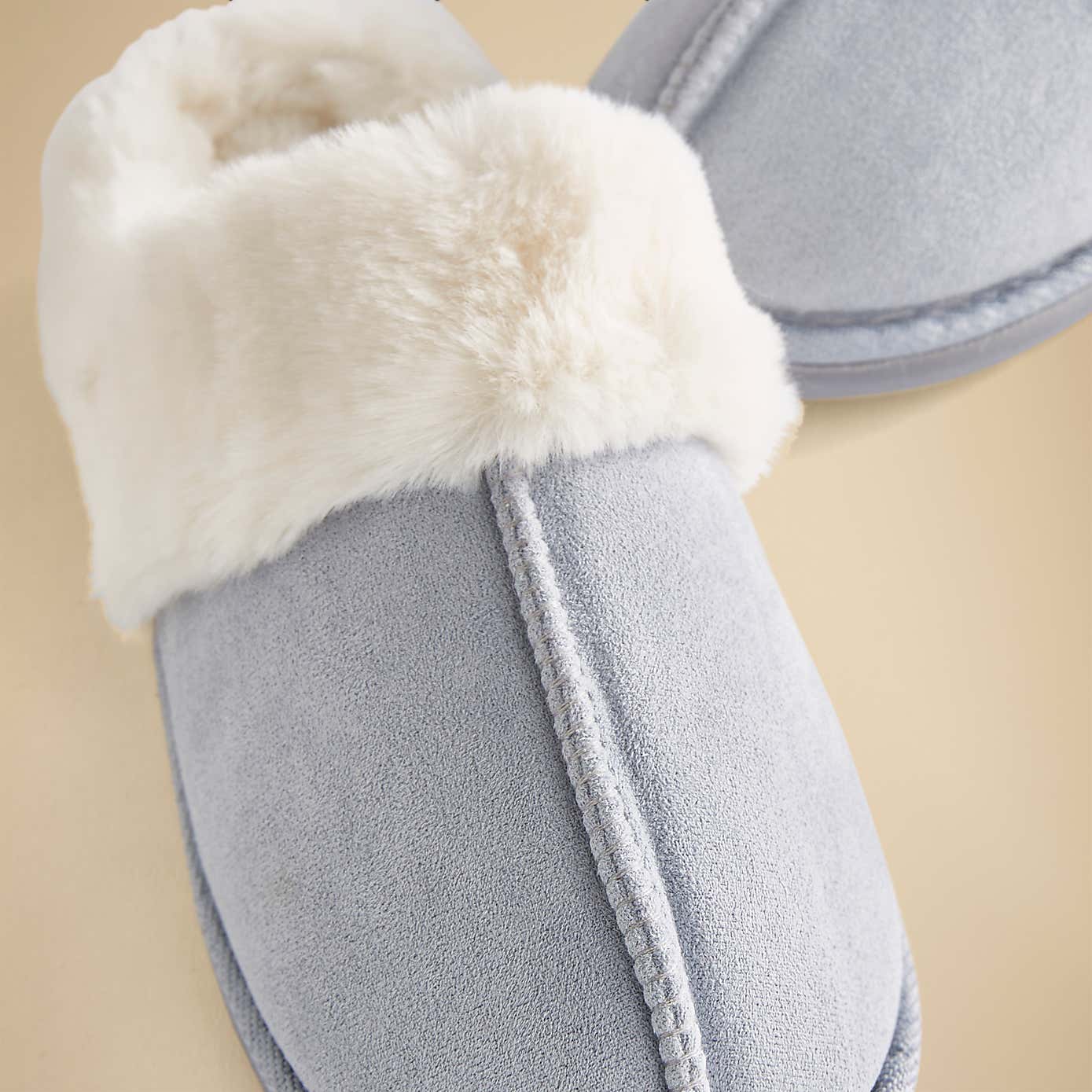 Carousel zoom image position 2 of 3