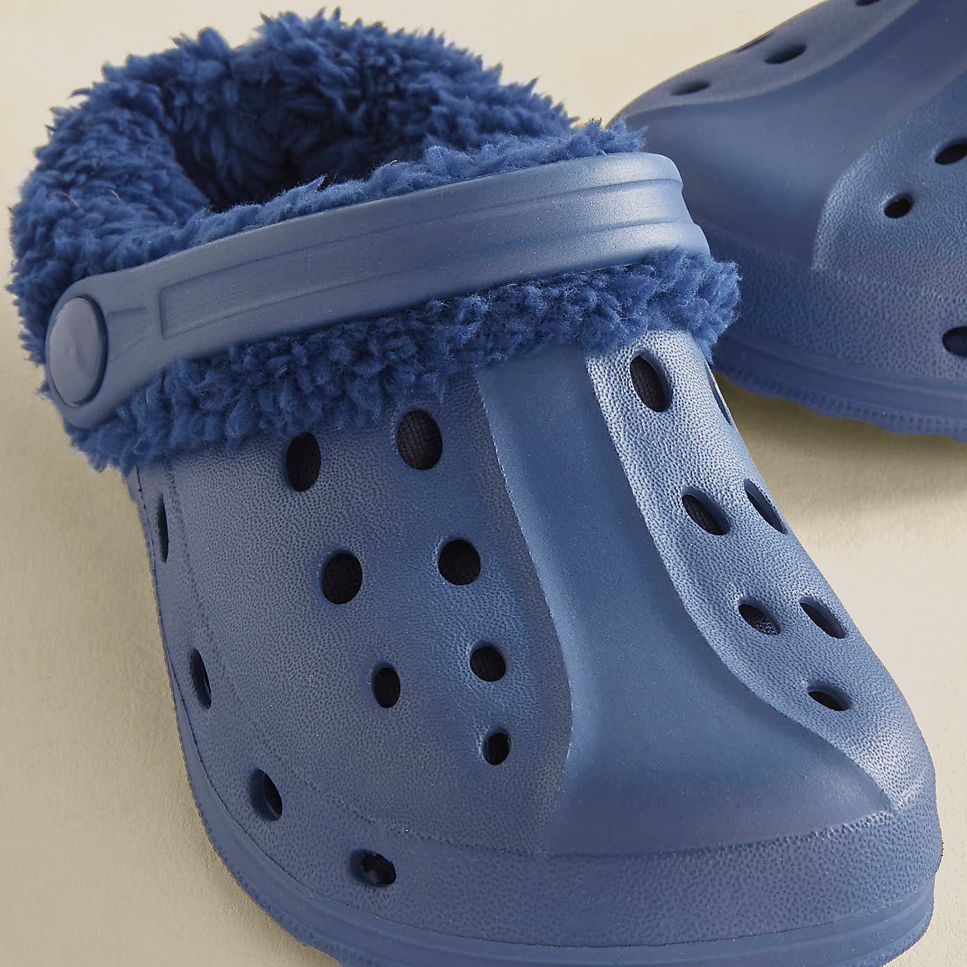 Carousel zoom image position 2 of 3