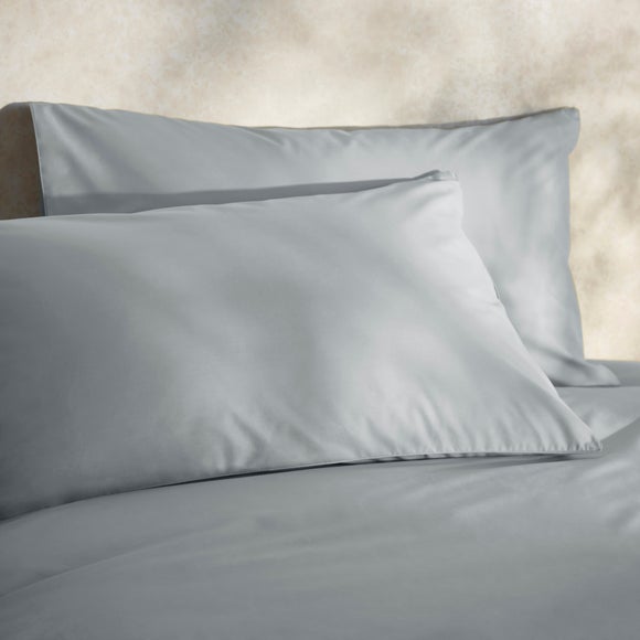 100 Egyptian Cotton 220 Thread Count Standard Pillowcase Pair