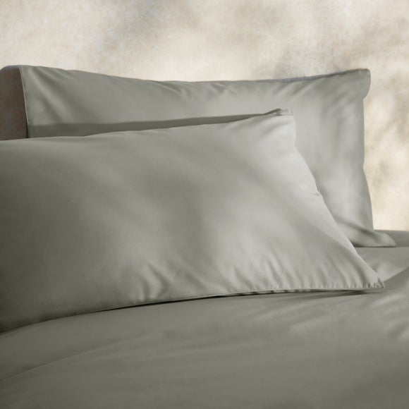 100 Egyptian Cotton 220 Thread Count Standard Pillowcase Pair