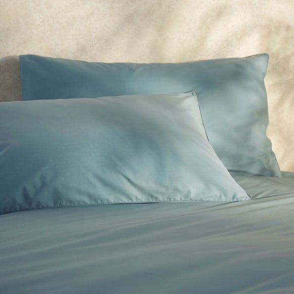 100 Egyptian Cotton 220 Thread Count Standard Pillowcase Pair