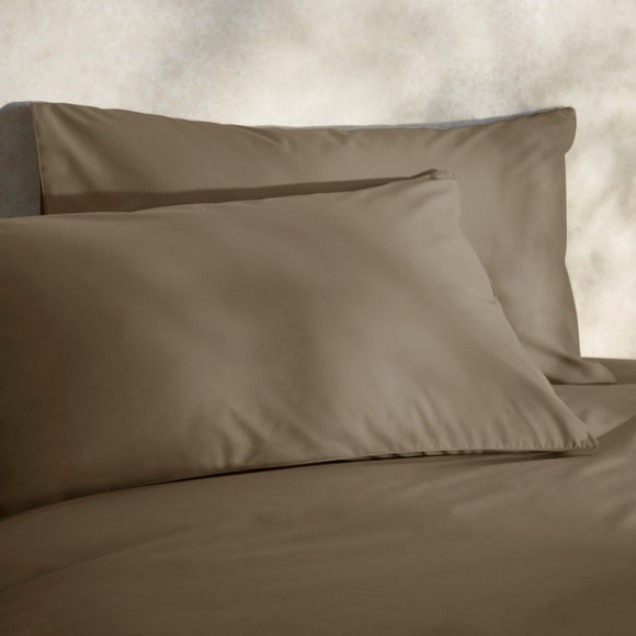 100% Egyptian Cotton 220 Thread Count Standard Pillowcase Pair