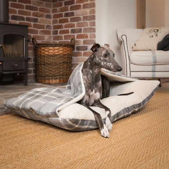 Lords And Labradors Balmoral Tweed Sleepy Burrow Dog Bed