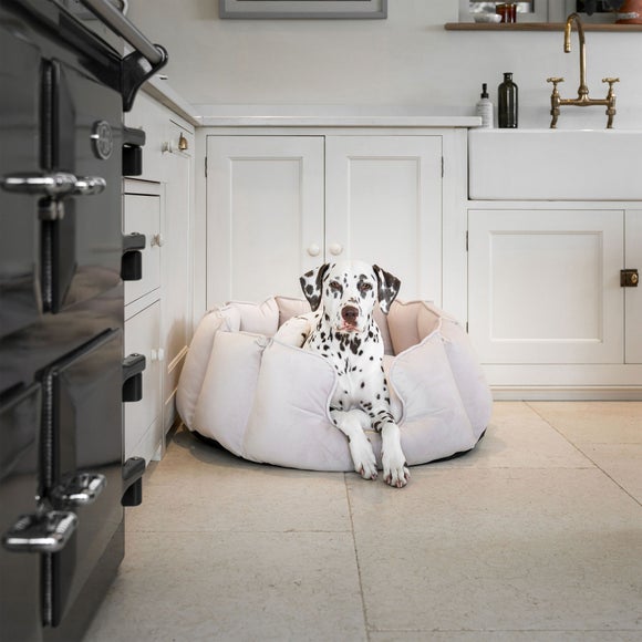 Lords and Labradors Velvet High Wall Dog Bed