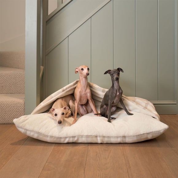 Lords and Labradors Balmoral Tweed Sleepy Burrow Dog Bed