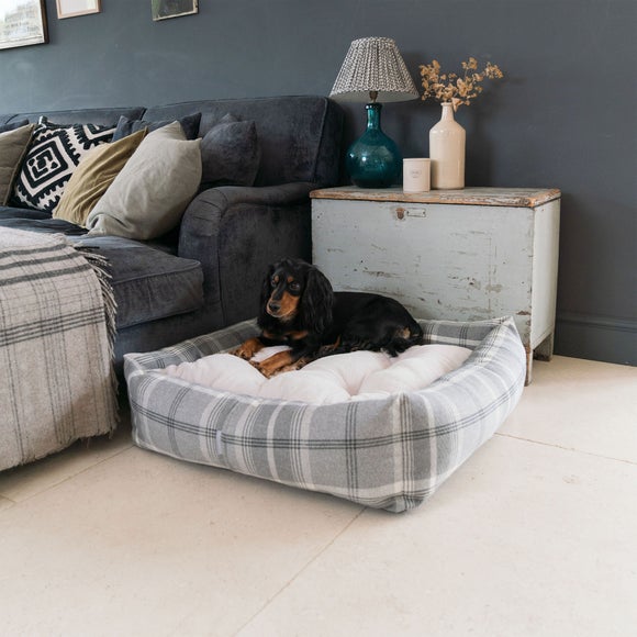 Lords and Labradors Balmoral Box Dog Bed