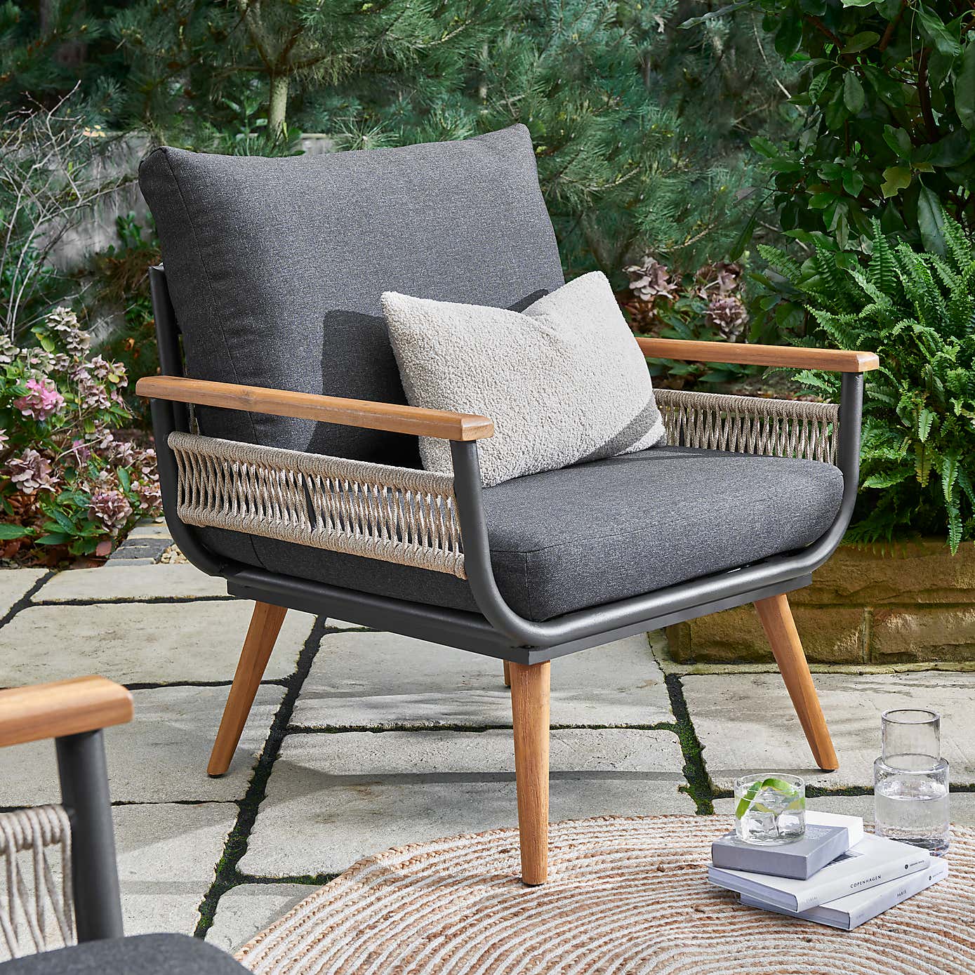 Carousel zoom image position 3 of 4