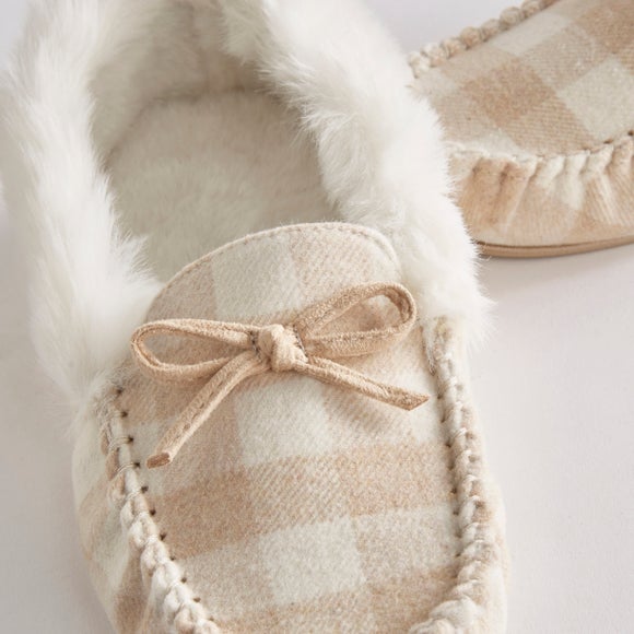 Carousel navigation image position 2 of 3